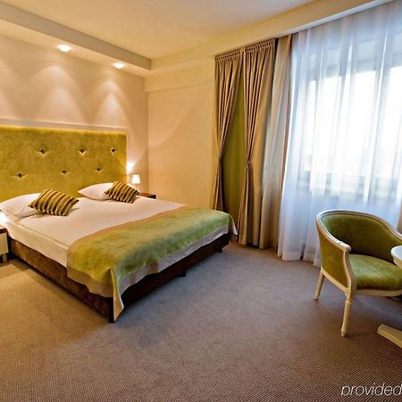 Hotel Prezydencki 4-Star Rzeszów Chambre photo