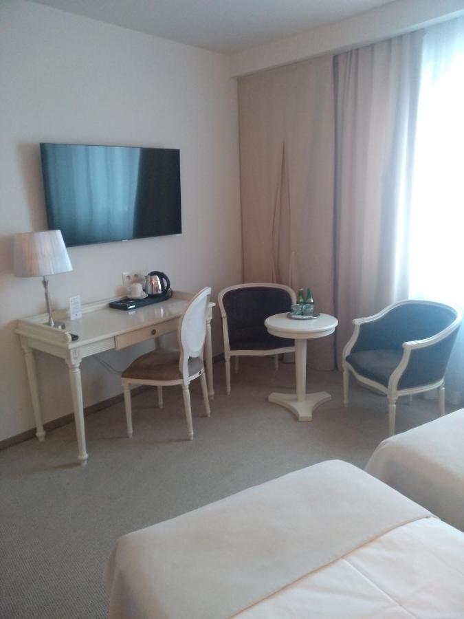 Hotel Prezydencki 4-Star Rzeszów Extérieur photo