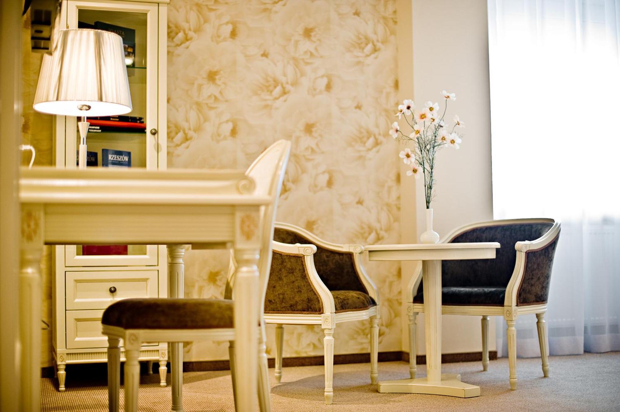 Hotel Prezydencki 4-Star Rzeszów Extérieur photo