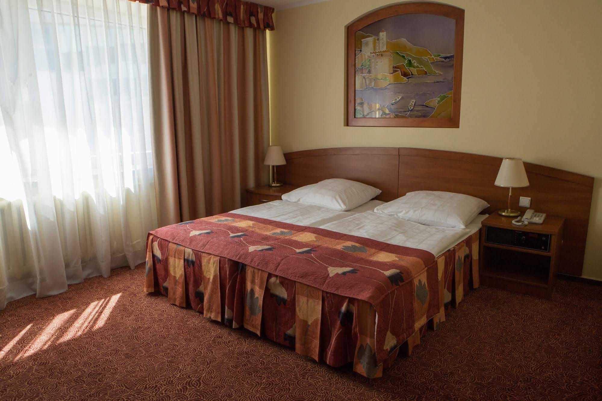 Hotel Prezydencki 4-Star Rzeszów Extérieur photo