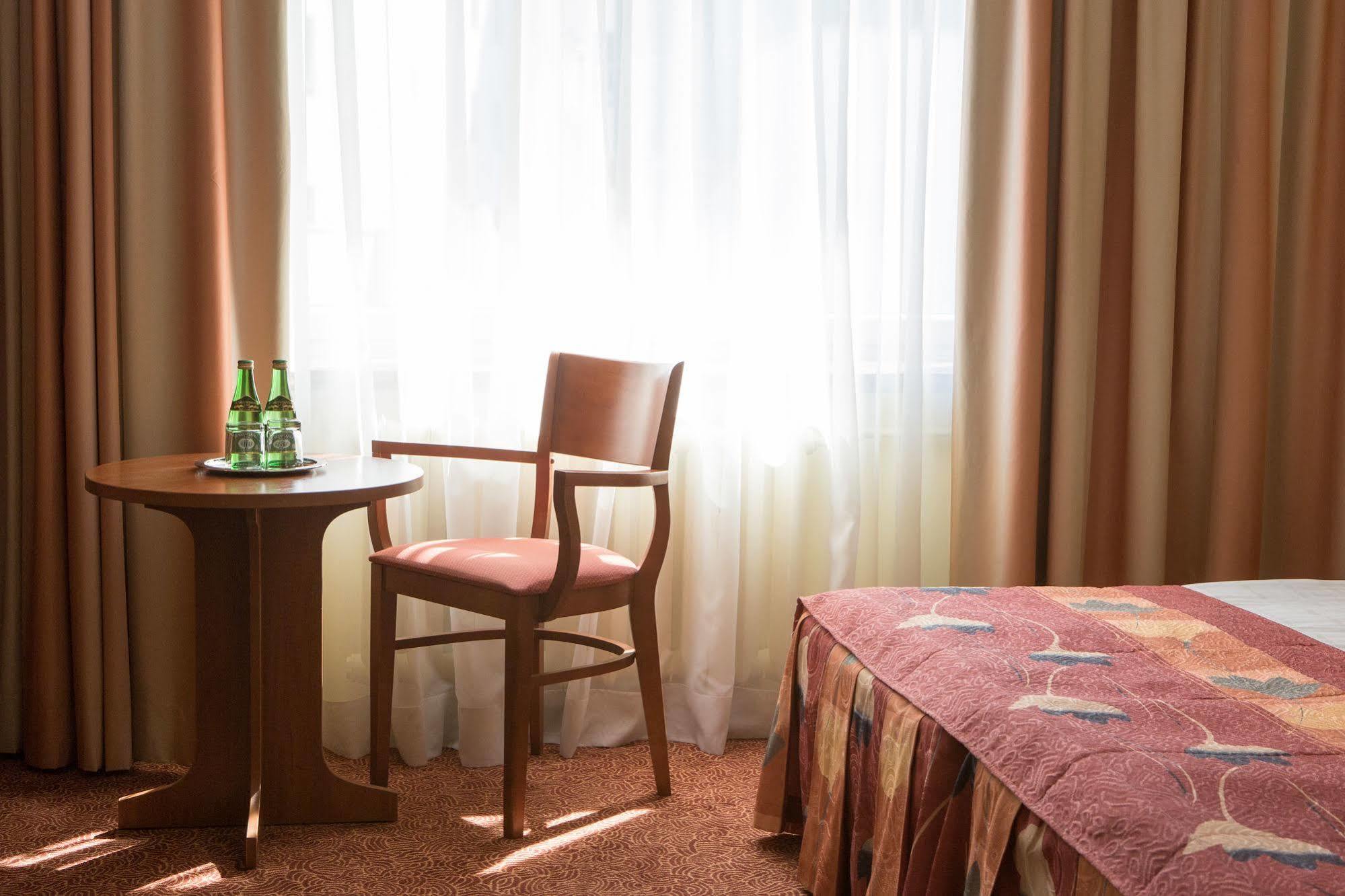 Hotel Prezydencki 4-Star Rzeszów Extérieur photo